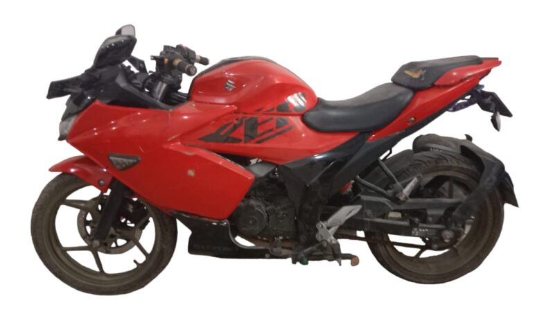 
								SUZUKI GIXXER full									