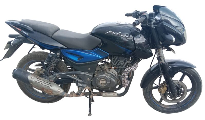 
								BAJAJ PULSAR full									