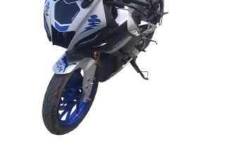 
										YAMAHA R15 full									