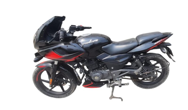 
								BAJAJ PULSAR 220F full									