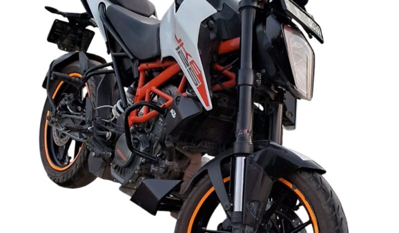 
								KTM DUKE 125 full									