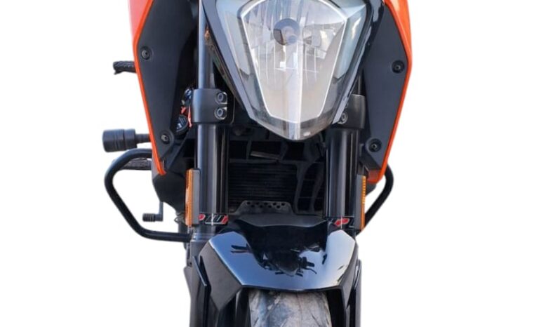 
								KTM DUKE 125 full									